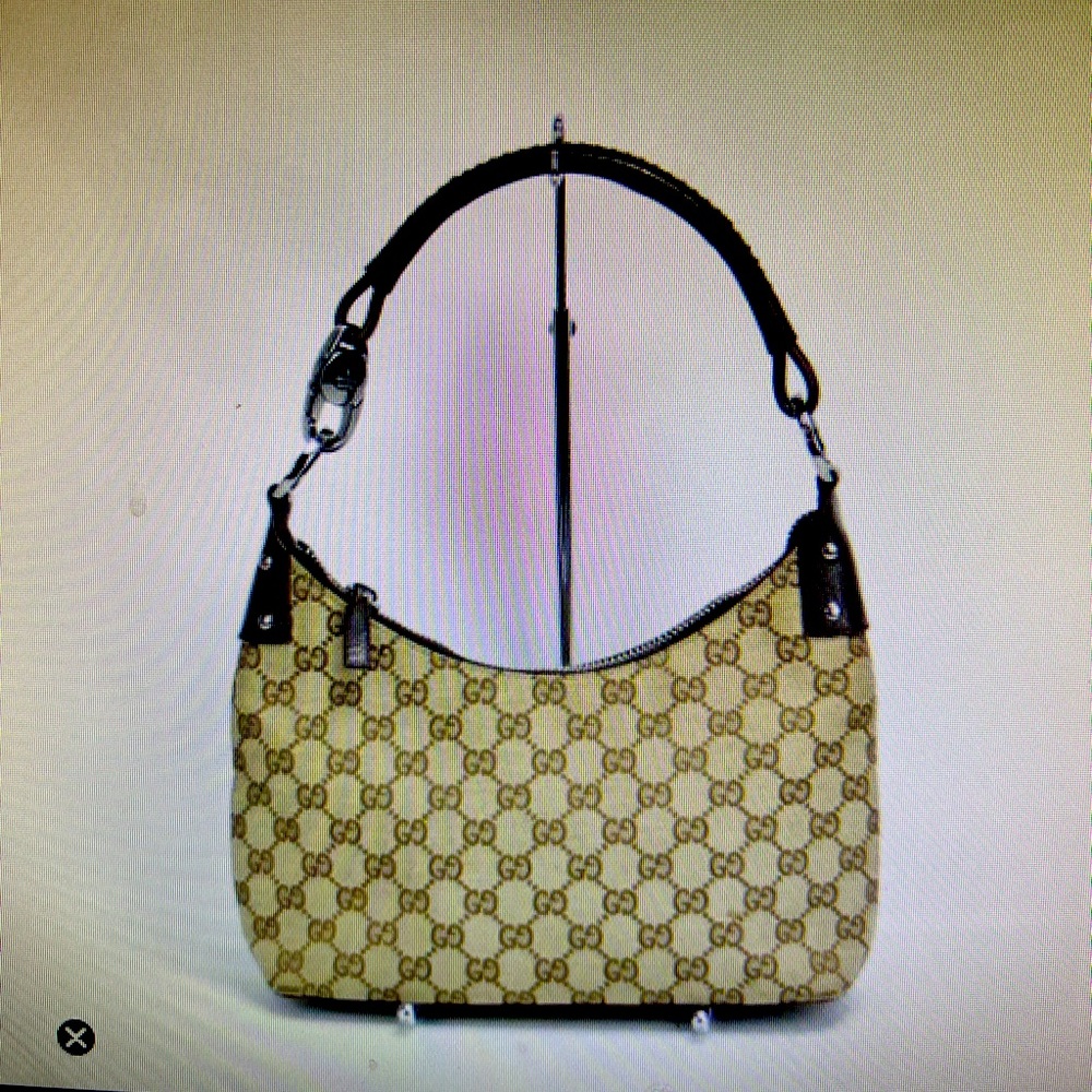 Authentic Gucci canvas hobo. Comes with original dust bag.       GG 115002